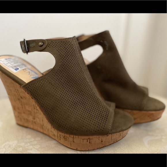 Guess Cork Peep-toe Wedges in Green - Size 8.5 - Picture 6 of 7